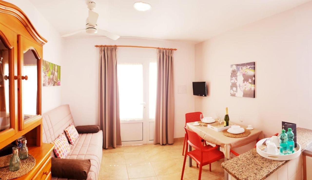 Apartamentos Ses Orenetes Cala'N Blanes  Dış mekan fotoğraf